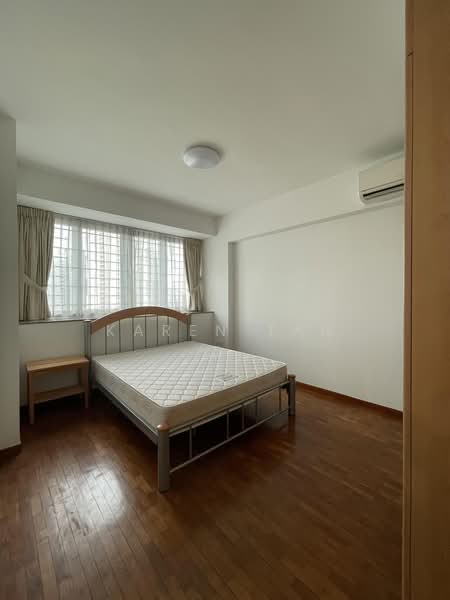 Queens, 16 Stirling Road, 2 Bedrooms, 915 sqft, Condominium For Sale, by Karen Tan, 500188865 - Bedroom - PropertyGuru.com.sg