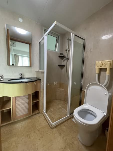 Queens, 16 Stirling Road, 2 Bedrooms, 915 sqft, Condominium For Sale, by Karen Tan, 500188865 - Bathroom - PropertyGuru.com.sg