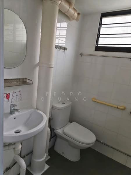 121 Ang Mo Kio Avenue 3, 121 Ang Mo Kio Avenue 3, 2 Bedrooms, 721 sqft, HDB Flat For Sale, by Pedro Chuang, 500188894 - Bathroom - PropertyGuru.com.sg