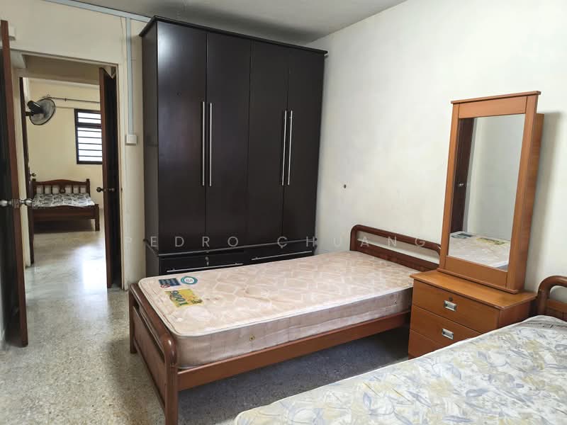 121 Ang Mo Kio Avenue 3, 121 Ang Mo Kio Avenue 3, 2 Bedrooms, 721 sqft, HDB Flat For Sale, by Pedro Chuang, 500188894 - Master Bedroom - PropertyGuru.com.sg