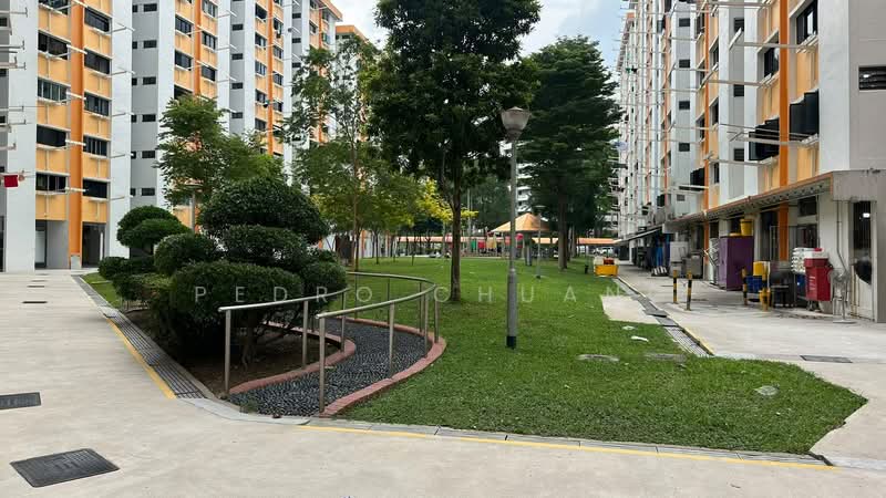 121 Ang Mo Kio Avenue 3, 121 Ang Mo Kio Avenue 3, 2 Bedrooms, 721 sqft, HDB Flat For Sale, by Pedro Chuang, 500188894 - Exterior - PropertyGuru.com.sg