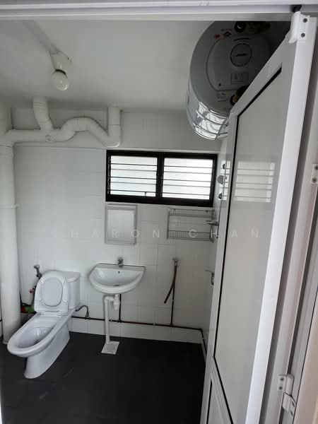 504 Hougang Avenue 8, 504 Hougang Avenue 8, 3 Bedrooms, 1,302 sqft, HDB Flat For Rent, by Sharon Chan, 500188904 - Bathroom - PropertyGuru.com.sg