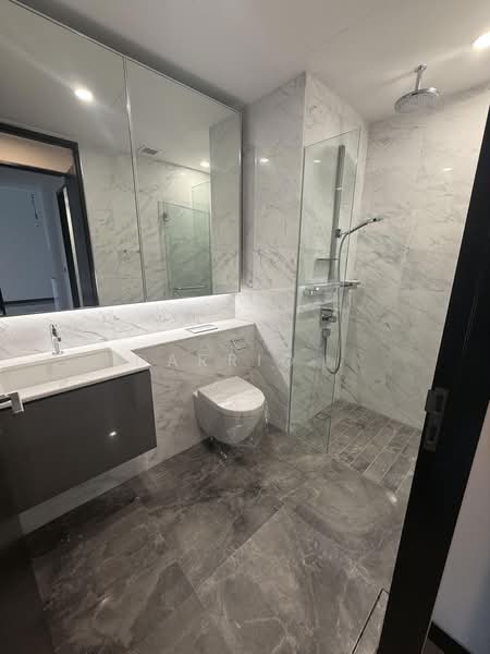 Midtown Bay, 120 Beach Road, 2 Bedrooms, 753 sqft, Condominium For Rent, by Darrio ., 500188919 - Bathroom - PropertyGuru.com.sg