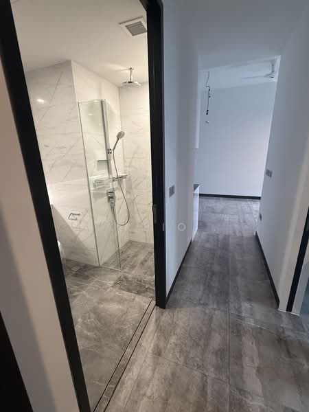 Midtown Bay, 120 Beach Road, 2 Bedrooms, 753 sqft, Condominium For Rent, by Darrio ., 500188919 - Bathroom - PropertyGuru.com.sg