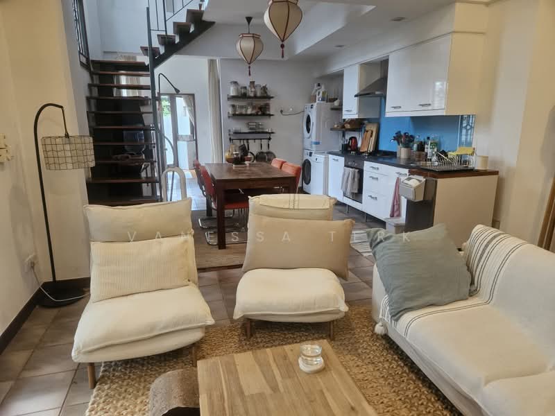 Entire Self-Contained GCB Floor, Victoria Park Close, 2 Bedrooms, 1,200 sqft, Good Class Bungalow For Rent, by Vanessa Terk, 500188930 - Living Room - PropertyGuru.com.sg