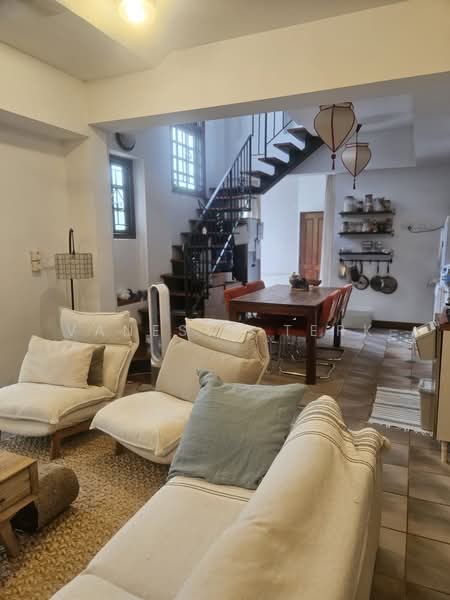 Entire Self-Contained GCB Floor, Victoria Park Close, 2 Bedrooms, 1,200 sqft, Good Class Bungalow For Rent, by Vanessa Terk, 500188930 - Living Room - PropertyGuru.com.sg