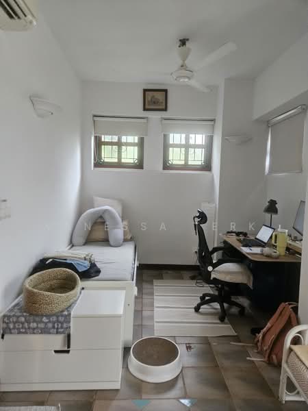 Entire Self-Contained GCB Floor, Victoria Park Close, 2 Bedrooms, 1,200 sqft, Good Class Bungalow For Rent, by Vanessa Terk, 500188930 - Study - PropertyGuru.com.sg