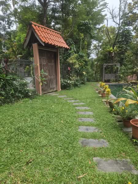 Entire Self-Contained GCB Floor, Victoria Park Close, 2 Bedrooms, 1,200 sqft, Good Class Bungalow For Rent, by Vanessa Terk, 500188930 - Garden - PropertyGuru.com.sg