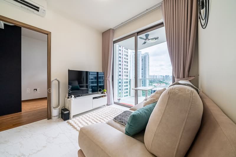 Coastline Residences, 7 Amber Road, 2 Bedrooms, 743 sqft, Condominium For Rent, by Regis Johnson Soh, 500188934 - Living Room - PropertyGuru.com.sg