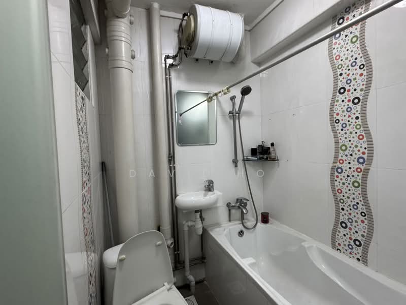 306 Jurong East Street 32, 306 Jurong East Street 32, 3 Bedrooms, 1,012 sqft, HDB Flat For Sale, by David Ho, 500188942 - Bathroom - PropertyGuru.com.sg