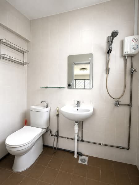757 Yishun Street 72, 757 Yishun Street 72, 3 Bedrooms, 1,388 sqft, HDB Flat For Sale, by Zee Tan, 500188945 - Master Bathroom - PropertyGuru.com.sg