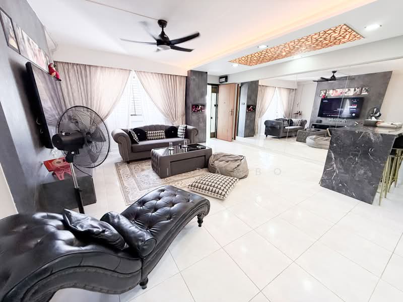 665 Hougang Avenue 4, 665 Hougang Avenue 4, 3 Bedrooms, 1,109 sqft, HDB Flat For Sale, by Khai Rambo, 500188954 - Living Room - PropertyGuru.com.sg