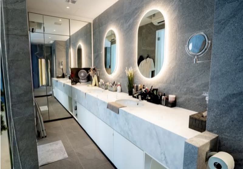 đź’ĄDISTRICT 15 NEW LISTINGđź’Ą- Well Reno Modern Semi-D, , 5 Bedrooms, 7,000 sqft, Semi-Detached House For Sale, by Julie Tay, 500188956 - Bathroom - PropertyGuru.com.sg