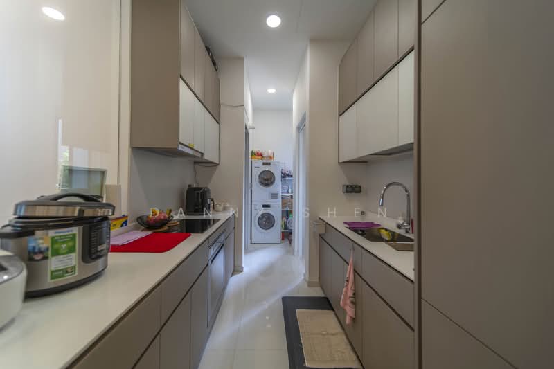 Casa Al Mare, 75 Jalan Loyang Besar, 3 Bedrooms, 1,098 sqft, Apartment For Sale, by Danny Shen, 500188972 - Kitchen - PropertyGuru.com.sg