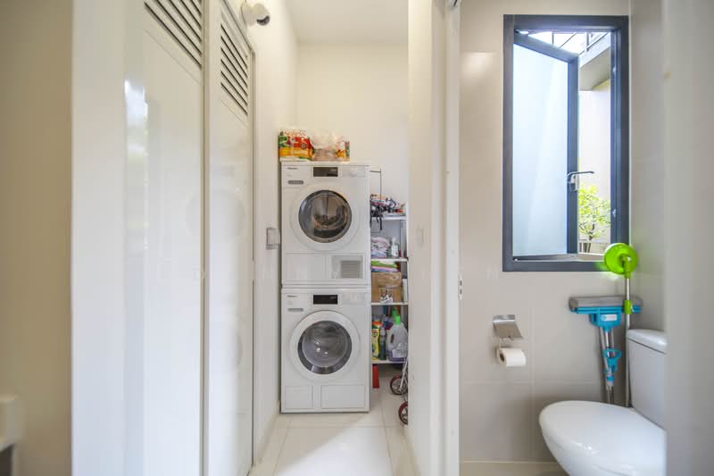 Casa Al Mare, 75 Jalan Loyang Besar, 3 Bedrooms, 1,098 sqft, Apartment For Sale, by Danny Shen, 500188972 - Bathroom - PropertyGuru.com.sg