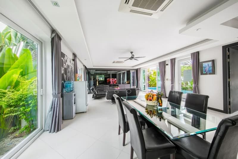 🌟 实惠别墅 Low $Psf, near Henry Park Primary ✧ Elegant 🌟, , 5 Bedrooms, 4,950 sqft, Detached House For Sale, by Martin Goh 吴伟楠, 500188998 - Living Room - PropertyGuru.com.sg