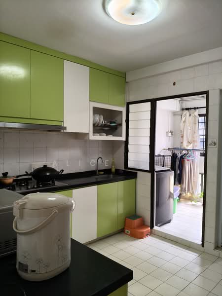 892A Woodlands Drive 50, 892A Woodlands Drive 50, 3 Bedrooms, 1,076 sqft, HDB Flat For Sale, by Alice Goh, 500189001 - Kitchen - PropertyGuru.com.sg