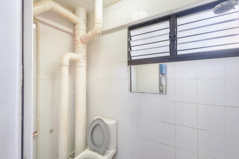 52 Teban Gardens Road, 52 Teban Gardens Road, 3 Bedrooms, 894 sqft, HDB Flat For Sale, by Haikal Nash, 500189029 - Bathroom - PropertyGuru.com.sg