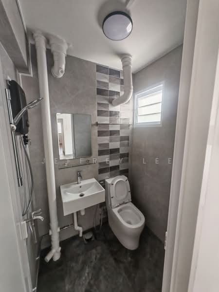 101 Yishun Avenue 5, 101 Yishun Avenue 5, 2 Bedrooms, 700 sqft, HDB Flat For Rent, by Jeffrey Lee, 500189042 - Bathroom - PropertyGuru.com.sg
