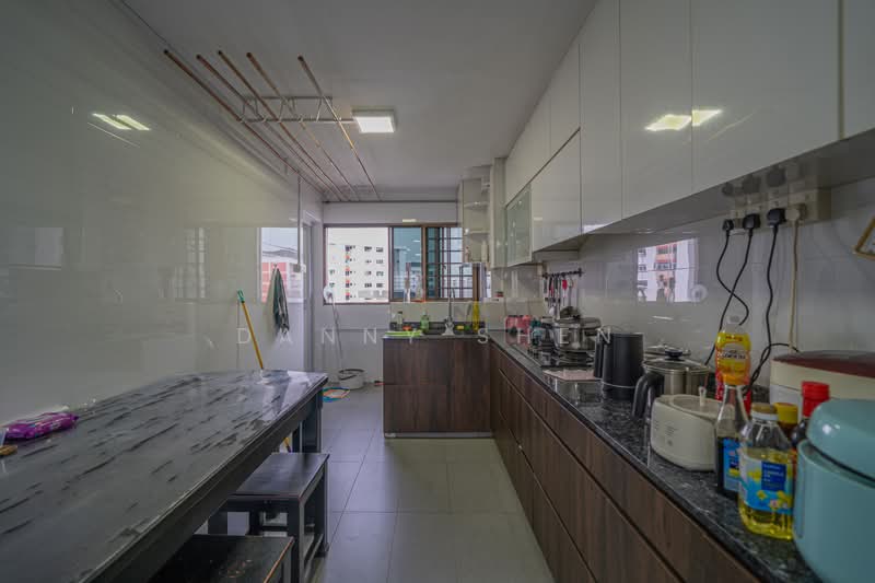 512 Hougang Avenue 10, 512 Hougang Avenue 10, 3 Bedrooms, 904 sqft, HDB Flat For Sale, by Danny Shen, 500189045 - Kitchen - PropertyGuru.com.sg