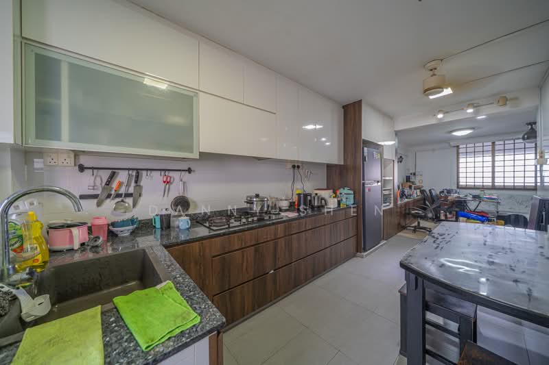 512 Hougang Avenue 10, 512 Hougang Avenue 10, 3 Bedrooms, 904 sqft, HDB Flat For Sale, by Danny Shen, 500189045 - Kitchen - PropertyGuru.com.sg