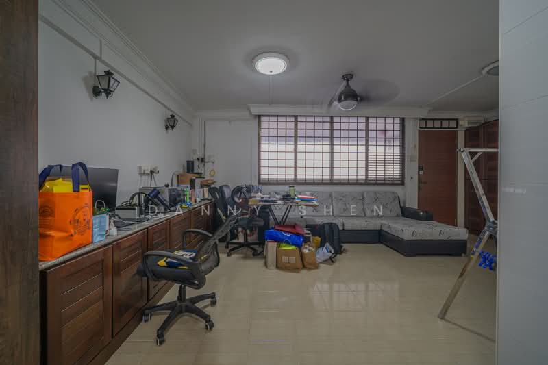 512 Hougang Avenue 10, 512 Hougang Avenue 10, 3 Bedrooms, 904 sqft, HDB Flat For Sale, by Danny Shen, 500189045 - Living Room - PropertyGuru.com.sg