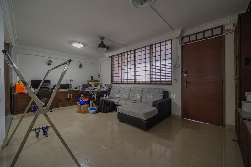 512 Hougang Avenue 10, 512 Hougang Avenue 10, 3 Bedrooms, 904 sqft, HDB Flat For Sale, by Danny Shen, 500189045 - Living Room - PropertyGuru.com.sg