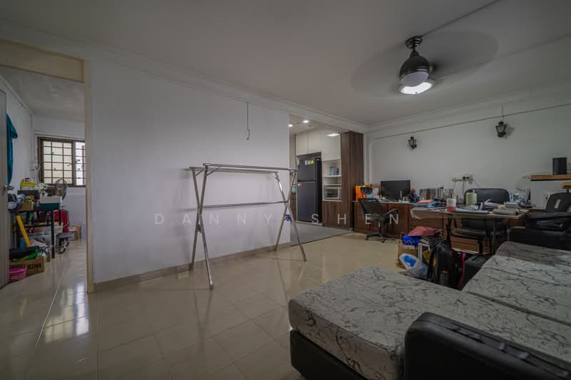 512 Hougang Avenue 10, 512 Hougang Avenue 10, 3 Bedrooms, 904 sqft, HDB Flat For Sale, by Danny Shen, 500189045 - Living Room - PropertyGuru.com.sg