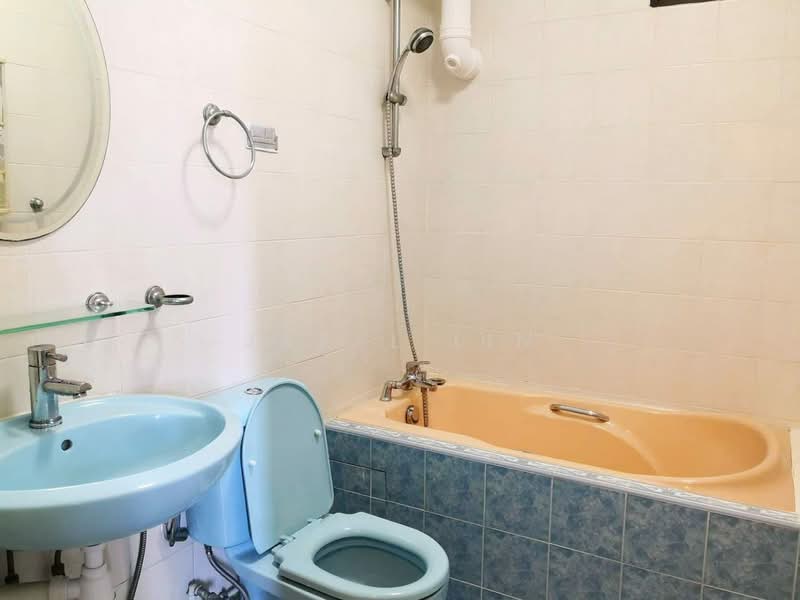 265 Toh Guan Road, 265 Toh Guan Road, 3 Bedrooms, 1,302 sqft, HDB Flat For Rent, by Jaryl Lin, 500189070 - Bathroom - PropertyGuru.com.sg