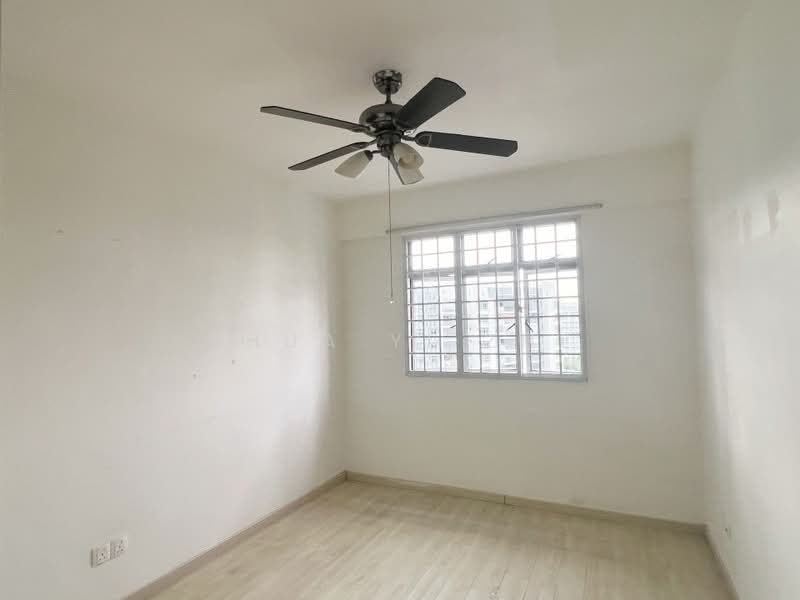 The Florida, 76 Hougang Avenue 7, 3 Bedrooms, 1,238 sqft, Condominium For Rent, by Chua Yi Zhe, 500189073 - Common room - PropertyGuru.com.sg