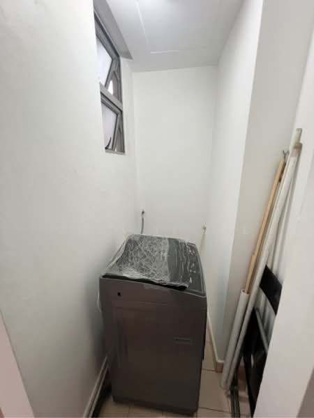 The Florida, 76 Hougang Avenue 7, 3 Bedrooms, 1,238 sqft, Condominium For Rent, by Chua Yi Zhe, 500189073 - Laundry area - PropertyGuru.com.sg