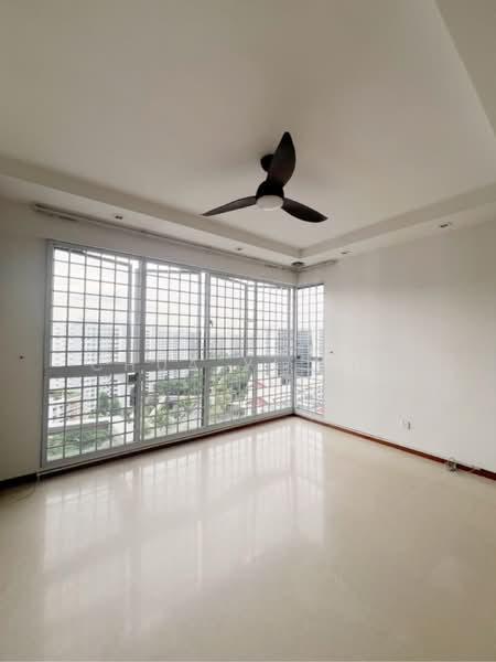 The Florida, 76 Hougang Avenue 7, 3 Bedrooms, 1,238 sqft, Condominium For Rent, by Chua Yi Zhe, 500189073 - Living Hall - PropertyGuru.com.sg