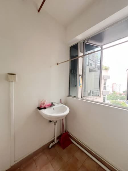 The Florida, 76 Hougang Avenue 7, 3 Bedrooms, 1,238 sqft, Condominium For Rent, by Chua Yi Zhe, 500189073 - Yard - PropertyGuru.com.sg