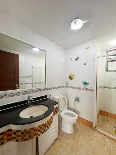 The Florida, 76 Hougang Avenue 7, 3 Bedrooms, 1,238 sqft, Condominium For Rent, by Chua Yi Zhe, 500189073 - Common Washroom - PropertyGuru.com.sg