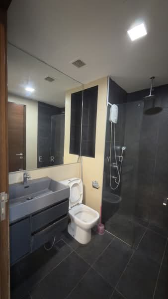 Guillemard Edge, 38 Lorong 30 Geylang, 2 Bedrooms, 560 sqft, Condominium For Sale, by Eric Eyu, 500189074 - Bathroom - PropertyGuru.com.sg