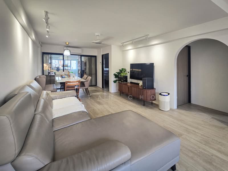 122 Ang Mo Kio Avenue 3, 122 Ang Mo Kio Avenue 3, 3 Bedrooms, 990 sqft, HDB Flat For Sale, by Wynstan Chong, 500189080 - Living Room - PropertyGuru.com.sg