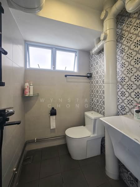 122 Ang Mo Kio Avenue 3, 122 Ang Mo Kio Avenue 3, 3 Bedrooms, 990 sqft, HDB Flat For Sale, by Wynstan Chong, 500189080 - Bathroom - PropertyGuru.com.sg