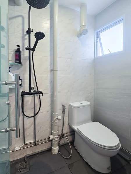 122 Ang Mo Kio Avenue 3, 122 Ang Mo Kio Avenue 3, 3 Bedrooms, 990 sqft, HDB Flat For Sale, by Wynstan Chong, 500189080 - Bathroom - PropertyGuru.com.sg