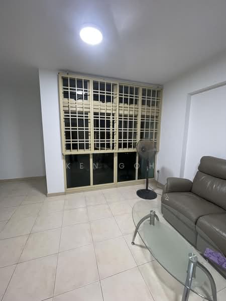 118 Edgefield Plains, 118 Edgefield Plains, 3 Bedrooms, 1,022 sqft, HDB Flat For Rent, by Ken Goh, 500189081 - Living Room - PropertyGuru.com.sg