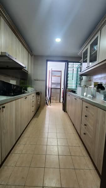 Stratford Court, 41A Bedok Ria Crescent, 3 Bedrooms, 1,163 sqft, Condominium For Sale, by YingYing Zhao, 500189109 - Kitchen - PropertyGuru.com.sg