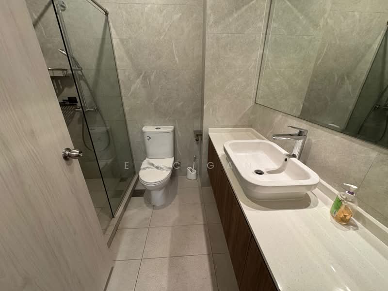 Orange Regency, 101 Fernhill Road, 4 Bedrooms, 1,776 sqft, Condominium For Rent, by Eric Gan, 500189123 - Master Bathroom - PropertyGuru.com.sg