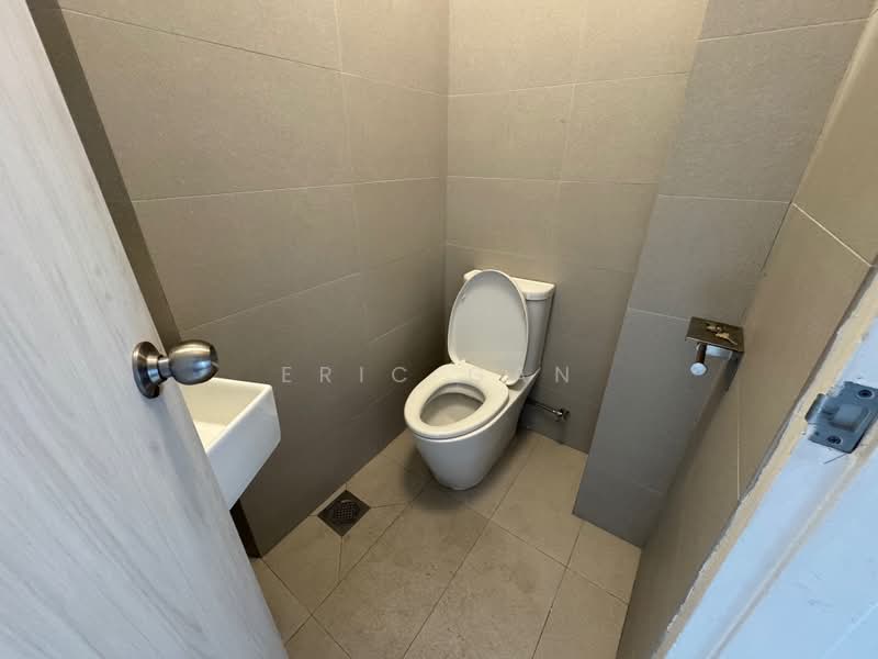 Orange Regency, 101 Fernhill Road, 4 Bedrooms, 1,776 sqft, Condominium For Rent, by Eric Gan, 500189123 - Yard WC - PropertyGuru.com.sg