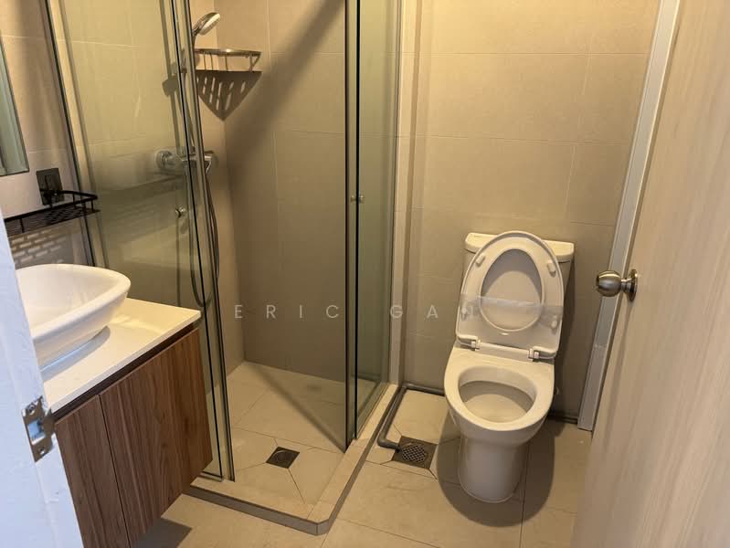 Orange Regency, 101 Fernhill Road, 4 Bedrooms, 1,776 sqft, Condominium For Rent, by Eric Gan, 500189123 - Common Bathroom - PropertyGuru.com.sg