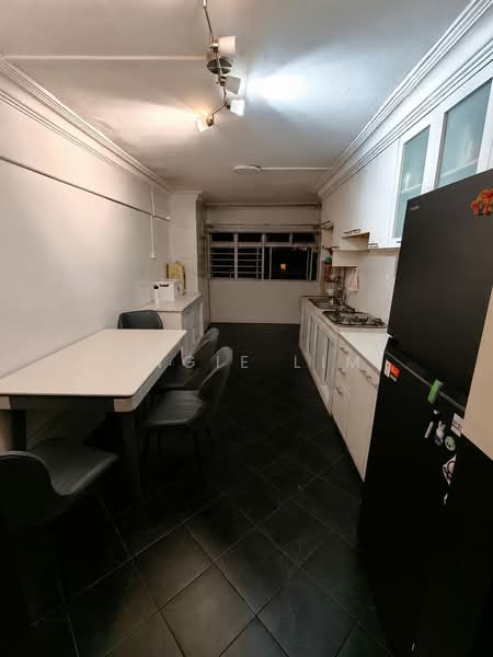 10 Gloucester Road, 10 Gloucester Road, 2 Bedrooms, 721 sqft, HDB Flat For Sale, by Angie Lim, 500189124 - Kitchen - PropertyGuru.com.sg