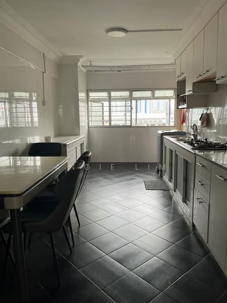10 Gloucester Road, 10 Gloucester Road, 2 Bedrooms, 721 sqft, HDB Flat For Sale, by Angie Lim, 500189124 - Kitchen - PropertyGuru.com.sg