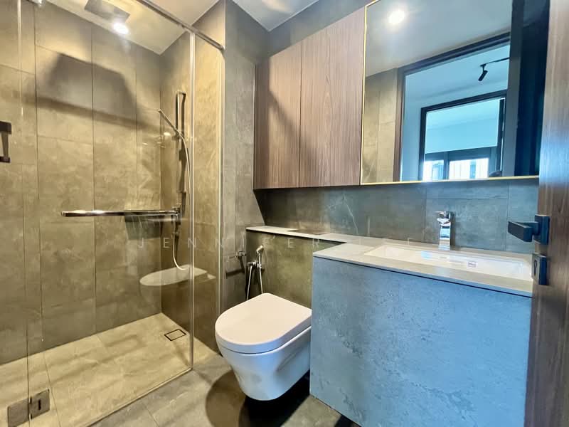 Midtown Modern, 18 Tan Quee Lan Street, 3 Bedrooms, 1,066 sqft, Condominium For Sale, by Jennifer Lee, 500189126 - Common Bathroom - PropertyGuru.com.sg