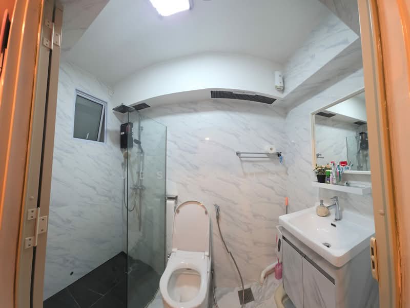 160B Punggol Central, 160B Punggol Central, 3 Bedrooms, 1,023 sqft, HDB Flat For Sale, by Jess Khoo, 500189136 - Bathroom - PropertyGuru.com.sg