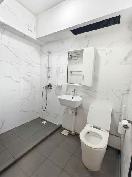 201D Punggol Field, 201D Punggol Field, 3 Bedrooms, 969 sqft, HDB Flat For Sale, by Lee Lay Ting, 500189140 - Bathroom - PropertyGuru.com.sg
