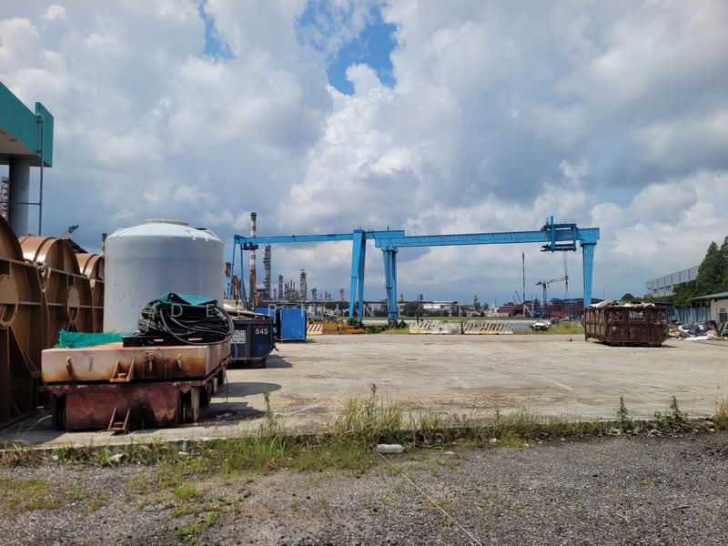 Liang Huat Industrial Complex, 51 Benoi Road, Boon Lay / Jurong / Tuas, 25,000 sqft, Factory / Workshop (B2) For Rent, by Delphine Tan, 500189147 - Exterior - CommercialGuru.com.sg