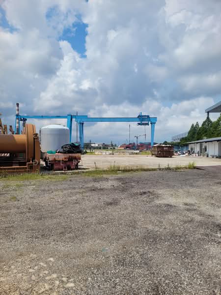 Liang Huat Industrial Complex, 51 Benoi Road, Boon Lay / Jurong / Tuas, 25,000 sqft, Factory / Workshop (B2) For Rent, by Delphine Tan, 500189147 - Exterior - CommercialGuru.com.sg